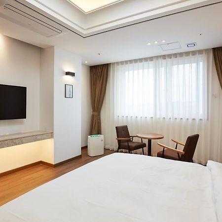 Noble Stay Hotel Gwangju Metropolitan City Exteriör bild